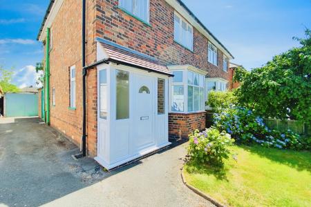 3 bedroom Semi-detached house for sale in Holmfield Avenue West, Leicester Forest East, LE3