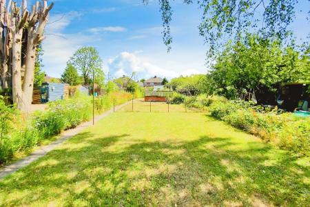 3 bedroom Semi-detached house for sale in Holmfield Avenue West, Leicester Forest East, LE3