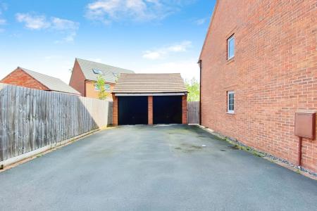 4 bedroom Detached house for sale in Isla Drive, Lubbesthorpe, LE19