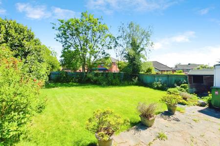 3 bedroom Semi-detached house for sale in Kings Drive, Leicester Forest East, LE3