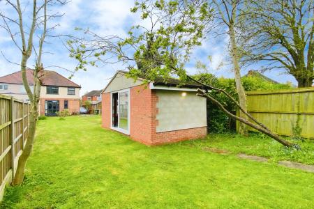 3 bedroom Semi-detached house for sale in Kings Walk, Leicester Forest East, LE3