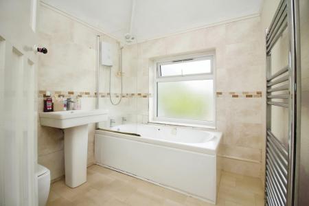 3 bedroom Semi-detached house for sale in Kings Walk, Leicester Forest East, LE3
