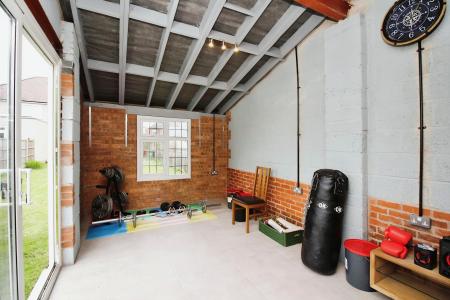 3 bedroom Semi-detached house for sale in Kings Walk, Leicester Forest East, LE3