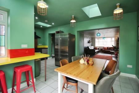 4 bedroom Detached house for sale in Kingsway, Braunstone Town, LE3