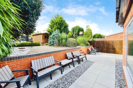 4 bedroom Detached house for sale in Kingsway, Braunstone Town, LE3