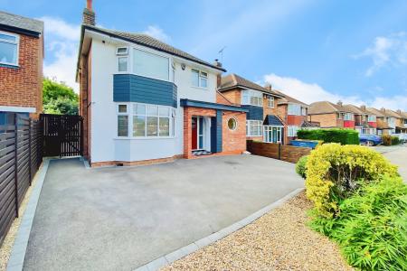 4 bedroom Detached house for sale in Kingsway, Braunstone Town, LE3
