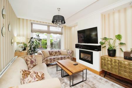 4 bedroom Semi-detached house for sale in Kingswood Avenue, Western Park, Leicester, LE3