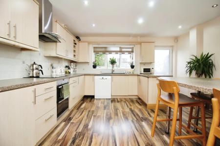 4 bedroom Semi-detached house for sale in Kingswood Avenue, Western Park, Leicester, LE3