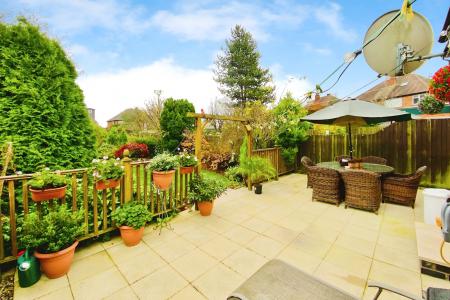 4 bedroom Semi-detached house for sale in Kingswood Avenue, Western Park, Leicester, LE3