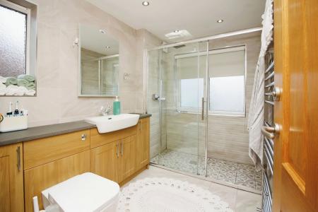 4 bedroom Semi-detached house for sale in Kingswood Avenue, Western Park, Leicester, LE3