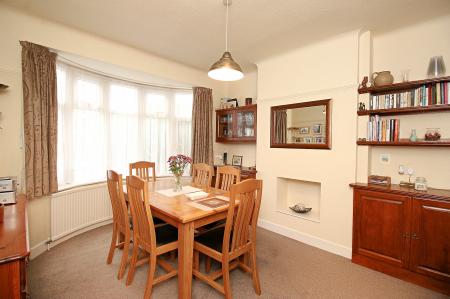 4 bedroom Semi-detached house for sale in Kingswood Avenue, Western Park, LE3