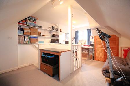 4 bedroom Semi-detached house for sale in Kingswood Avenue, Western Park, LE3