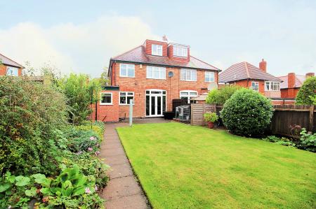 4 bedroom Semi-detached house for sale in Kingswood Avenue, Western Park, LE3