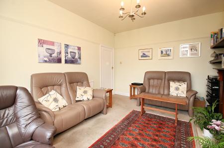 4 bedroom Semi-detached house for sale in Kingswood Avenue, Western Park, LE3