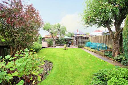 4 bedroom Semi-detached house for sale in Kingswood Avenue, Western Park, LE3