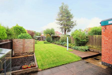 4 bedroom Semi-detached house for sale in Kingswood Avenue, Western Park, LE3