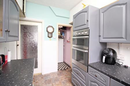 3 bedroom Semi-detached house for sale in Kingswood Avenue, Western Park, LE3