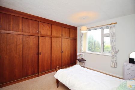 4 bedroom Semi-detached house for sale in Kirloe Avenue, Leicester Forest East, LE3