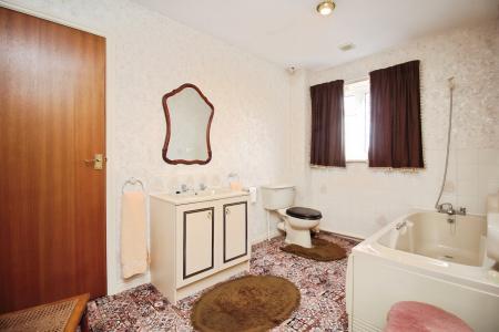 4 bedroom Detached house for sale in Ladysmith Road, Kirby Muxloe, LE9