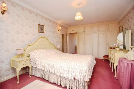 4 bedroom Detached house for sale in Ladysmith Road, Kirby Muxloe, LE9