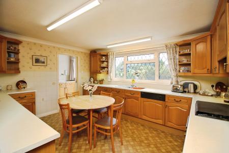 4 bedroom Detached house for sale in Ladysmith Road, Kirby Muxloe, LE9