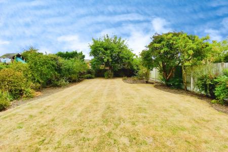 4 bedroom Detached house for sale in Ladysmith Road, Kirby Muxloe, LE9