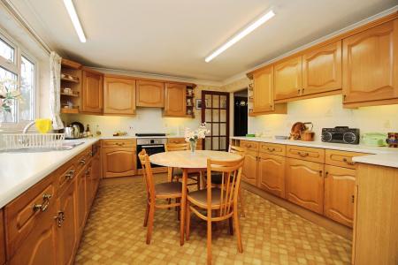 4 bedroom Detached house for sale in Ladysmith Road, Kirby Muxloe, LE9