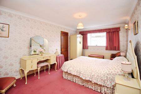 4 bedroom Detached house for sale in Ladysmith Road, Kirby Muxloe, LE9