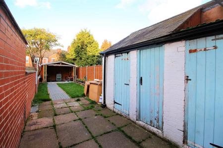 4 bedroom Terraced House for sale in Lancashire Street, Off Melton Road, Leicester, LE4