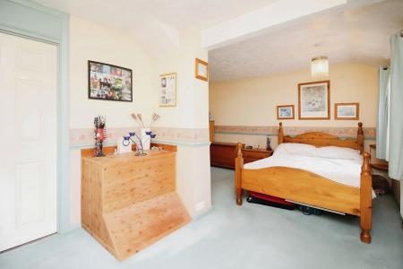 3 bedroom Detached house for sale in Lubbesthorpe Road, Braunstone Town, LE3