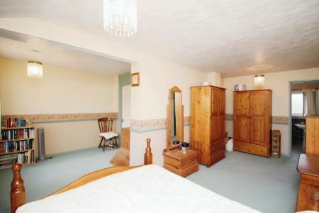 3 bedroom Detached house for sale in Lubbesthorpe Road, Braunstone Town, LE3