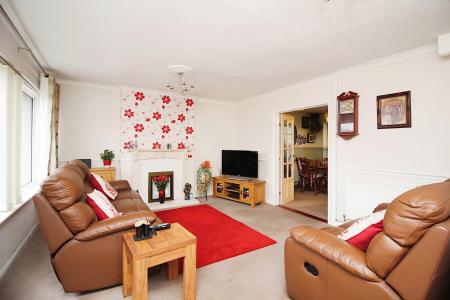 3 bedroom Detached house for sale in Lubbesthorpe Road, Braunstone Town, LE3