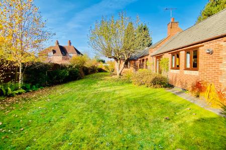 2 bedroom Detached bungalow for sale in Main Street, Kirby Muxloe, LE9