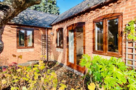 2 bedroom Detached bungalow for sale in Main Street, Kirby Muxloe, LE9