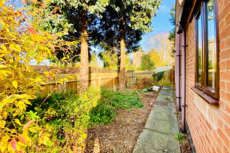 2 bedroom Detached bungalow for sale in Main Street, Kirby Muxloe, LE9