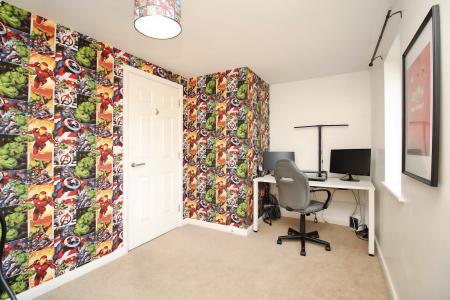 4 bedroom Semi-detached house for sale in Maris Lane, Leicester, LE2