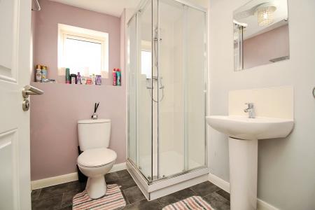 4 bedroom Semi-detached house for sale in Maris Lane, Leicester, LE2