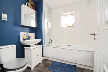 4 bedroom Semi-detached house for sale in Maris Lane, Leicester, LE2