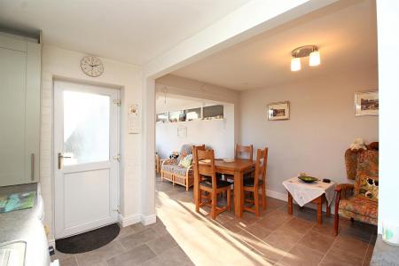 3 bedroom Semi-detached house for sale in Millers Close, Syston, LE7