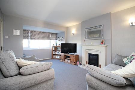 3 bedroom Semi-detached house for sale in Millers Close, Syston, LE7