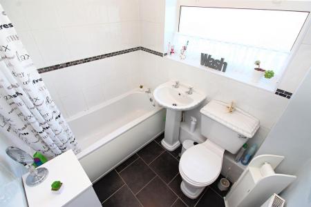 3 bedroom Semi-detached house for sale in Millers Close, Syston, LE7