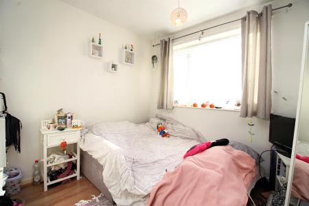 3 bedroom Semi-detached house for sale in Millers Close, Syston, LE7