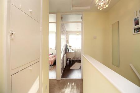 3 bedroom Semi-detached house for sale in Millers Close, Syston, LE7