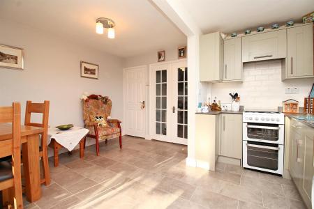 3 bedroom Semi-detached house for sale in Millers Close, Syston, LE7