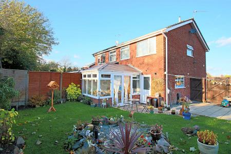 3 bedroom Semi-detached house for sale in Millers Close, Syston, LE7