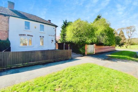 3 bedroom Semi-detached house for sale in Newfields Avenue, Braunstone, LE3