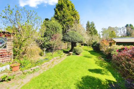 3 bedroom Detached house for sale in Oakcroft Avenue, Kirby Muxloe, LE9