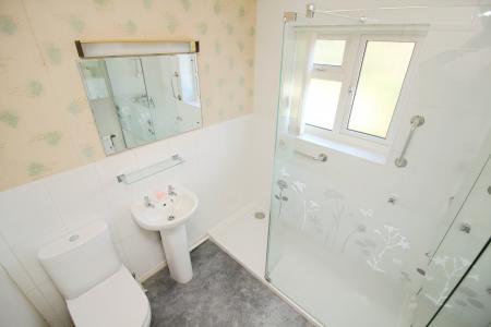 3 bedroom Detached house for sale in Oakcroft Avenue, Kirby Muxloe, LE9