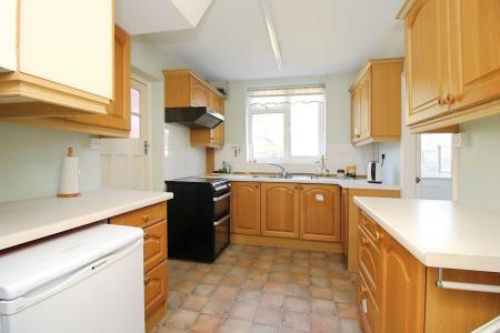 3 bedroom Detached house for sale in Oakcroft Avenue, Kirby Muxloe, LE9