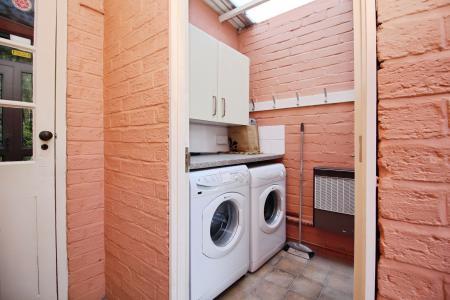 3 bedroom Detached house for sale in Oakcroft Avenue, Kirby Muxloe, LE9